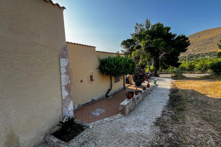 Image No.21-4 Bed House for sale