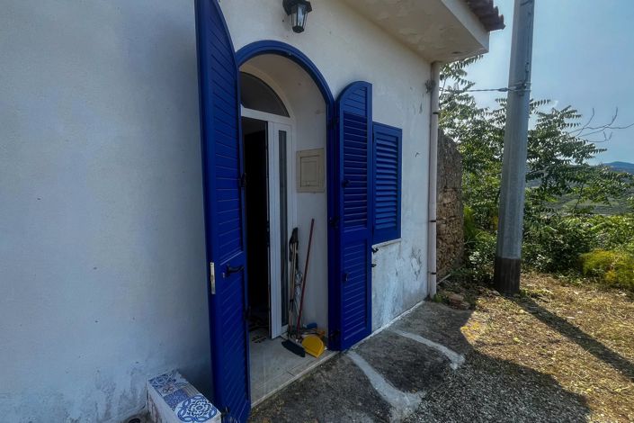 Image No.11-1 Bed House for sale