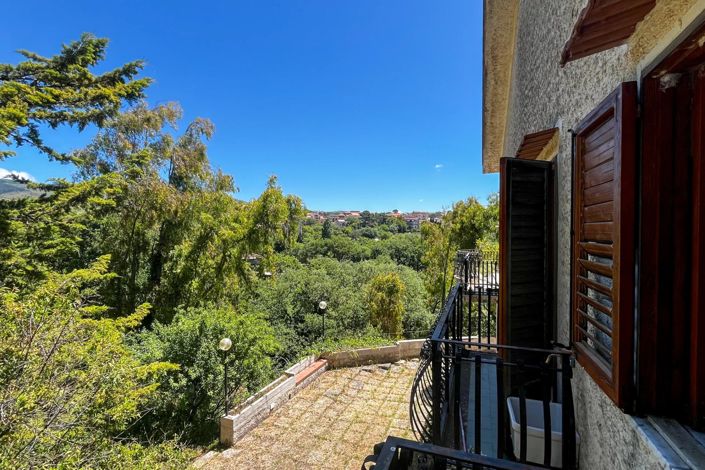 Image No.12-4 Bed House for sale