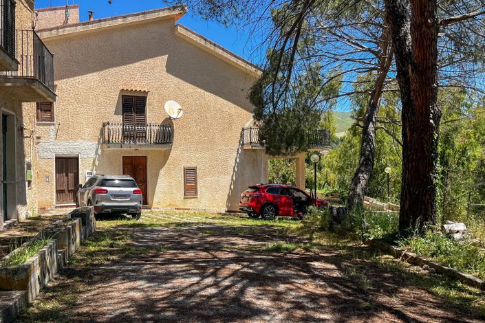 Image No.3-4 Bed House for sale