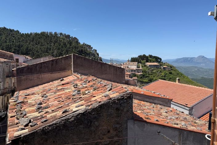 Image No.18-1 Bed House for sale