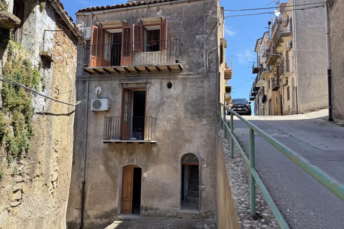 Image No.19-1 Bed House for sale