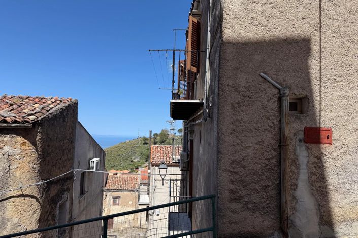 Image No.21-1 Bed House for sale