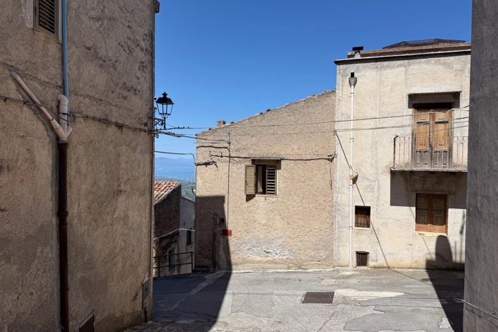 Image No.22-1 Bed House for sale