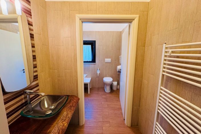 Image No.16-6 Bed House for sale