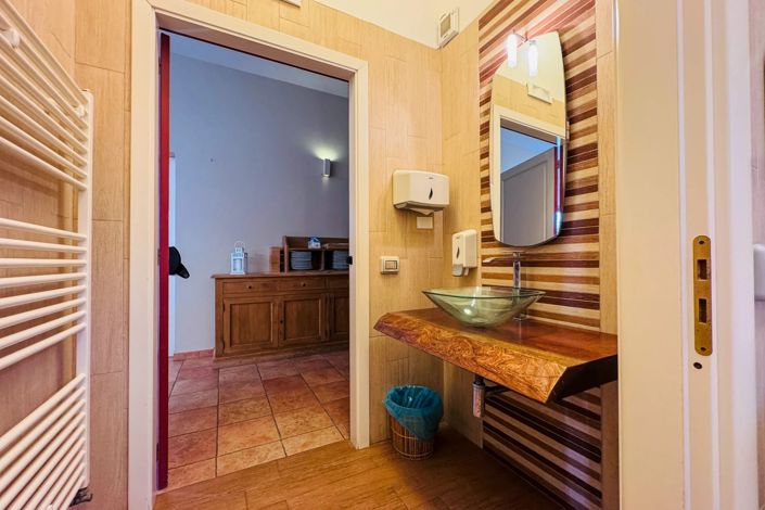 Image No.17-6 Bed House for sale