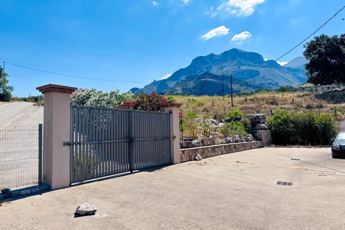 Image No.4-6 Bed House for sale