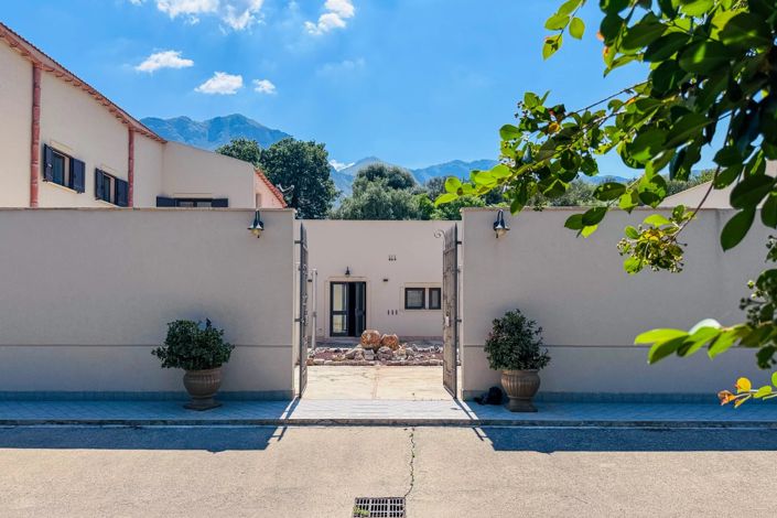 Image No.7-6 Bed House for sale