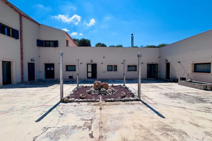 Image No.8-6 Bed House for sale