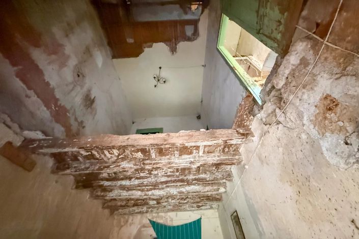 Image No.5-2 Bed House for sale