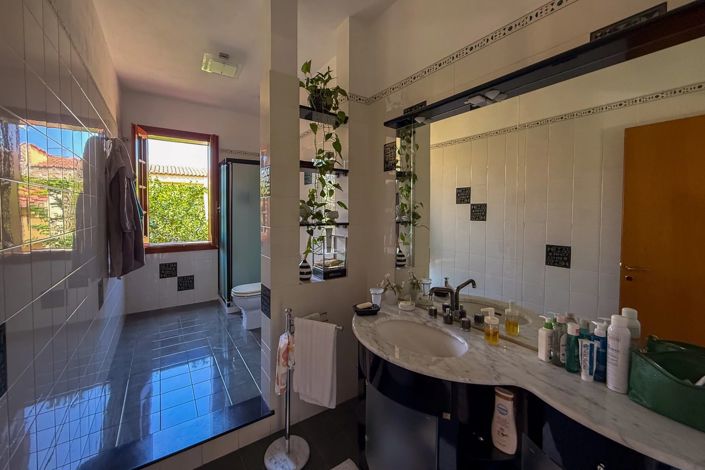 Image No.11-4 Bed House for sale