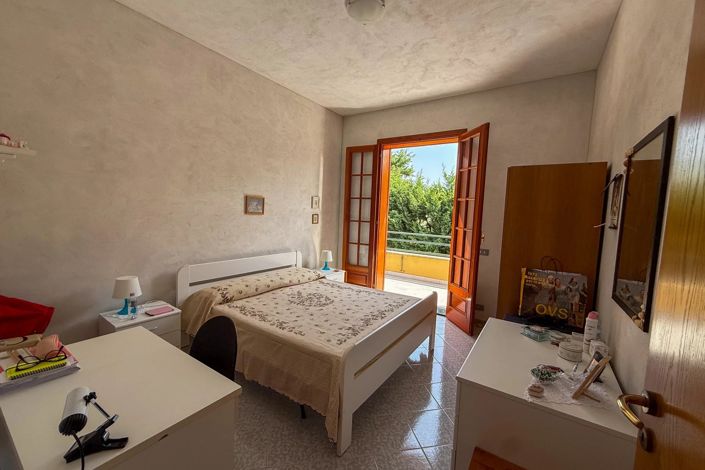 Image No.19-4 Bed House for sale