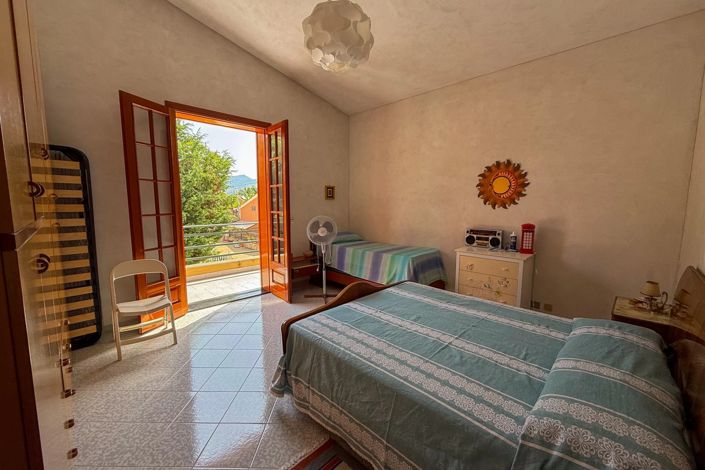 Image No.21-4 Bed House for sale