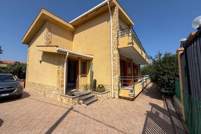 Image No.3-4 Bed House for sale