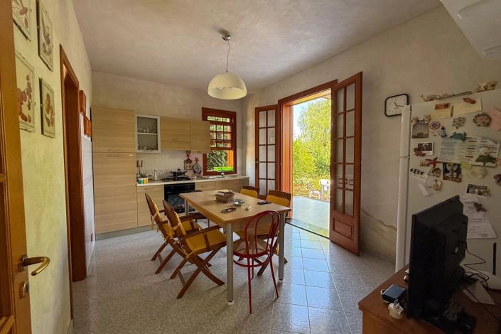 Image No.8-4 Bed House for sale