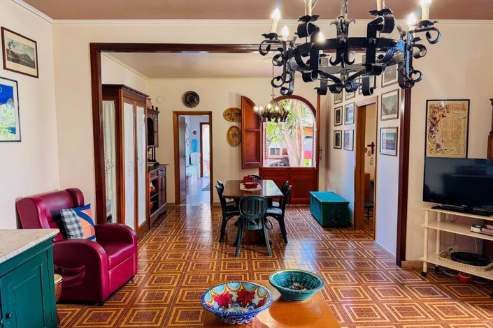 Image No.10-6 Bed Villa for sale