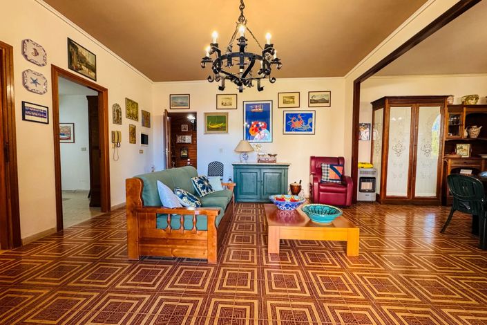 Image No.9-6 Bed Villa for sale