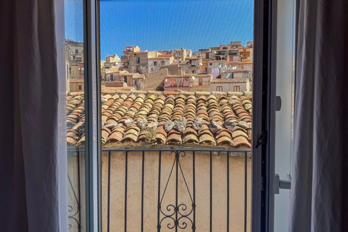 Image No.14-2 Bed House for sale