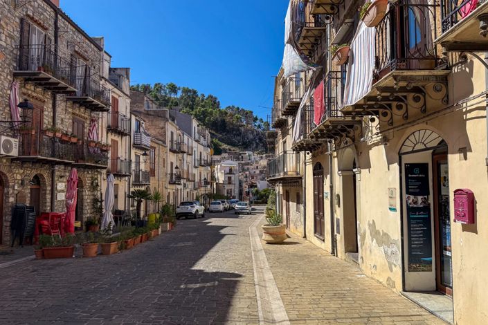 Image No.23-2 Bed House for sale