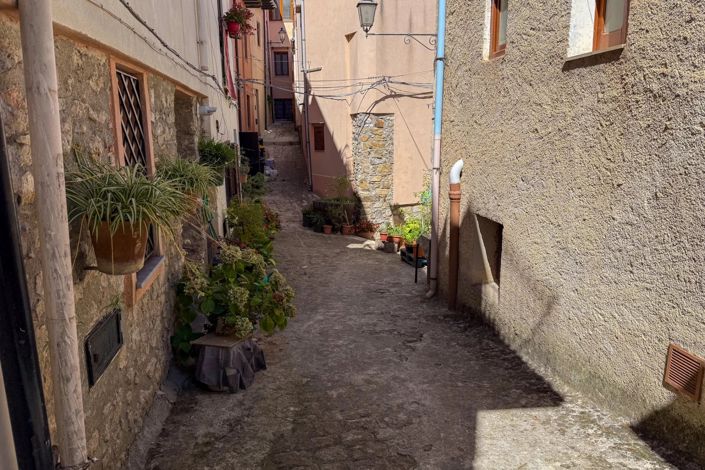 Image No.25-2 Bed House for sale