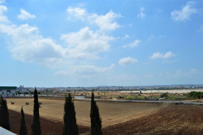 Image No.12-Commercial de 18 chambres à vendre à Deryneia