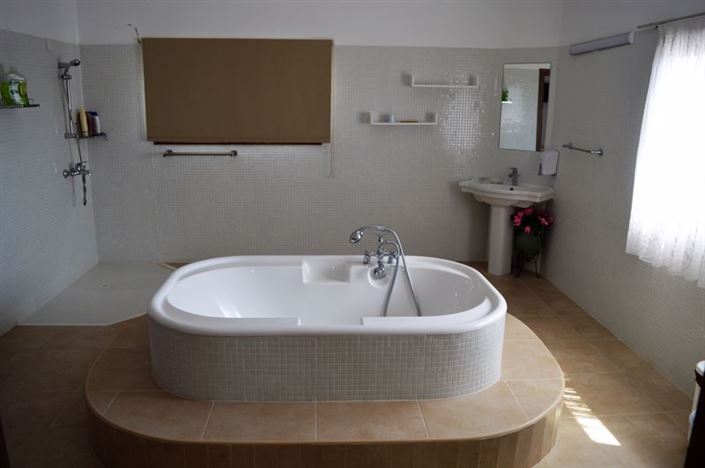 Image No.9-Commercial de 18 chambres à vendre à Deryneia