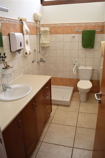 Image No.10-Commercial de 18 chambres à vendre à Deryneia