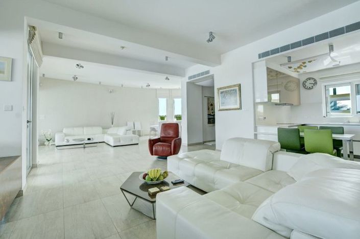 Image No.4-Villa de 7 chambres à vendre à Ayia Thekla