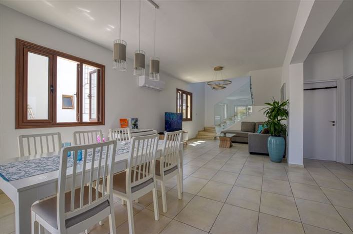 Image No.6-Villa de 4 chambres à vendre à Pernera