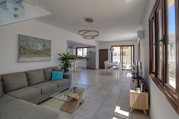 Image No.8-Villa de 4 chambres à vendre à Pernera