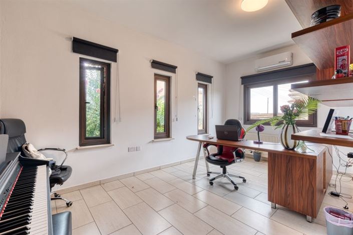 Image No.10-Bungalow de 4 chambres à vendre à Deryneia