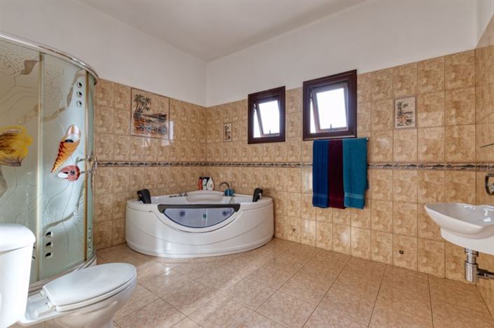 Image No.18-Villa de 4 chambres à vendre à Frenaros