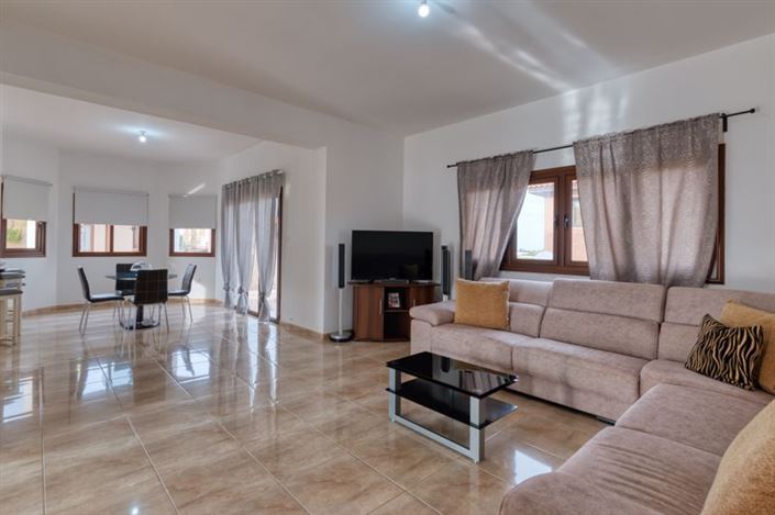 Image No.6-Villa de 4 chambres à vendre à Frenaros