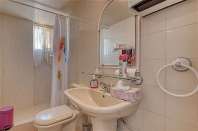 ground-floor-bedroom-5-ensuite