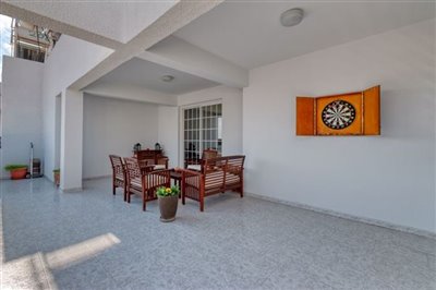 main-lounge-balcony-2