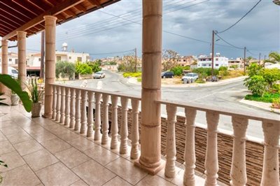 views-from-front-covered-verenda