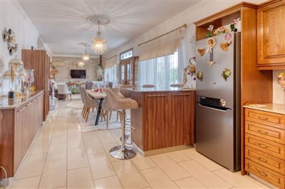 lounge-kitchen-dinning