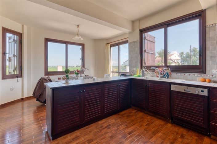 Image No.11-Villa de 6 chambres à vendre à Larnaca