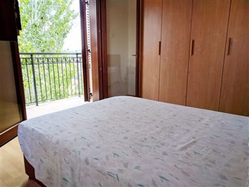 6-second-bedroom-with-balcony