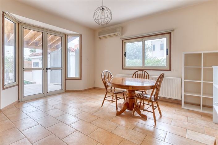 Image No.7-Villa de 4 chambres à vendre à Aradippou