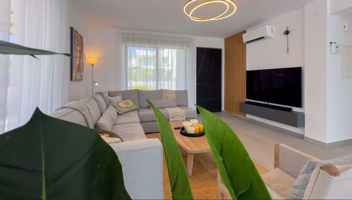 Image No.9-3 Bed Villa for sale