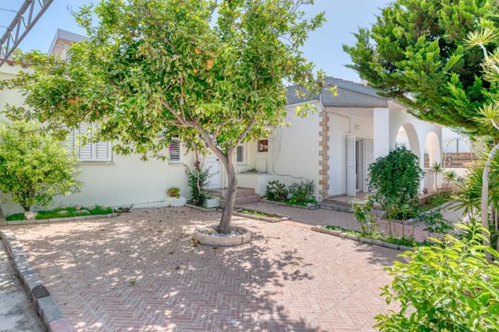 Image No.3-Bungalow de 4 chambres à vendre à Paralimni