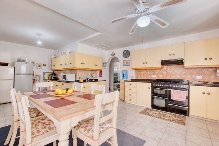 Image No.7-Bungalow de 4 chambres à vendre à Paralimni