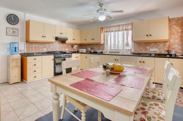 Image No.8-Bungalow de 4 chambres à vendre à Paralimni