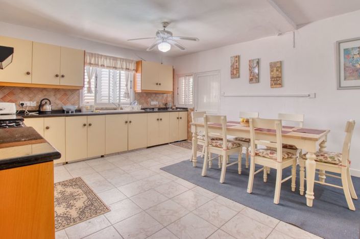 Image No.9-Bungalow de 4 chambres à vendre à Paralimni