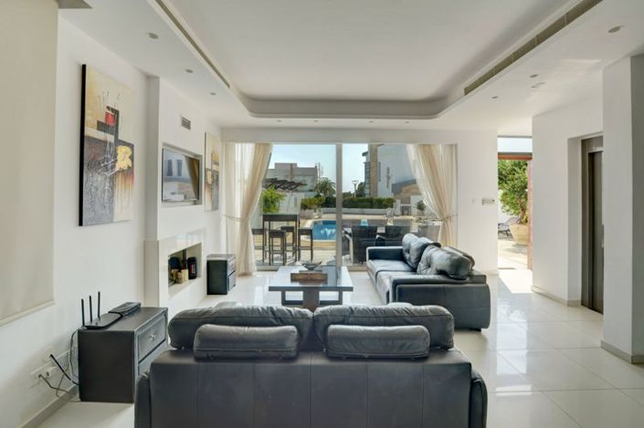 Image No.3-Villa de 5 chambres à vendre à Protaras