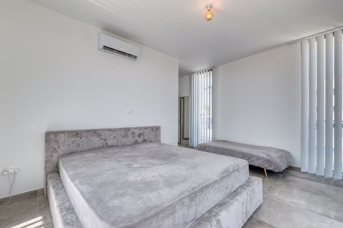 Image No.11-Villa de 4 chambres à vendre à Aradippou