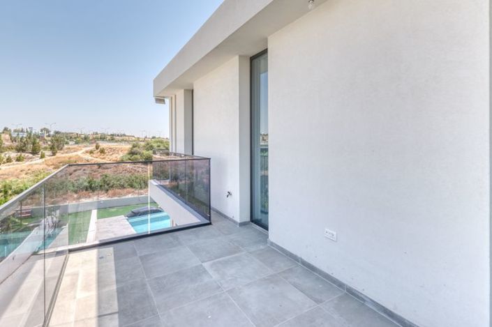 Image No.10-Villa de 4 chambres à vendre à Aradippou