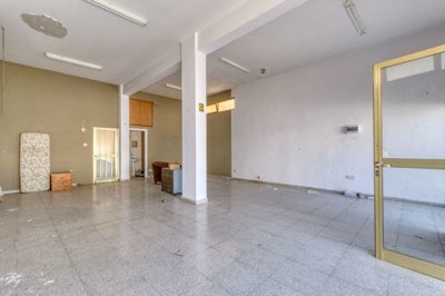 left-side-shop-interior-2