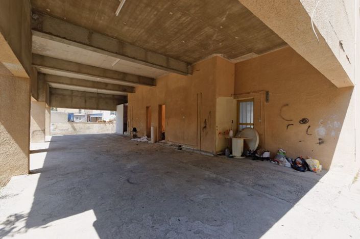 Image No.17-6 Bed Commercial for sale